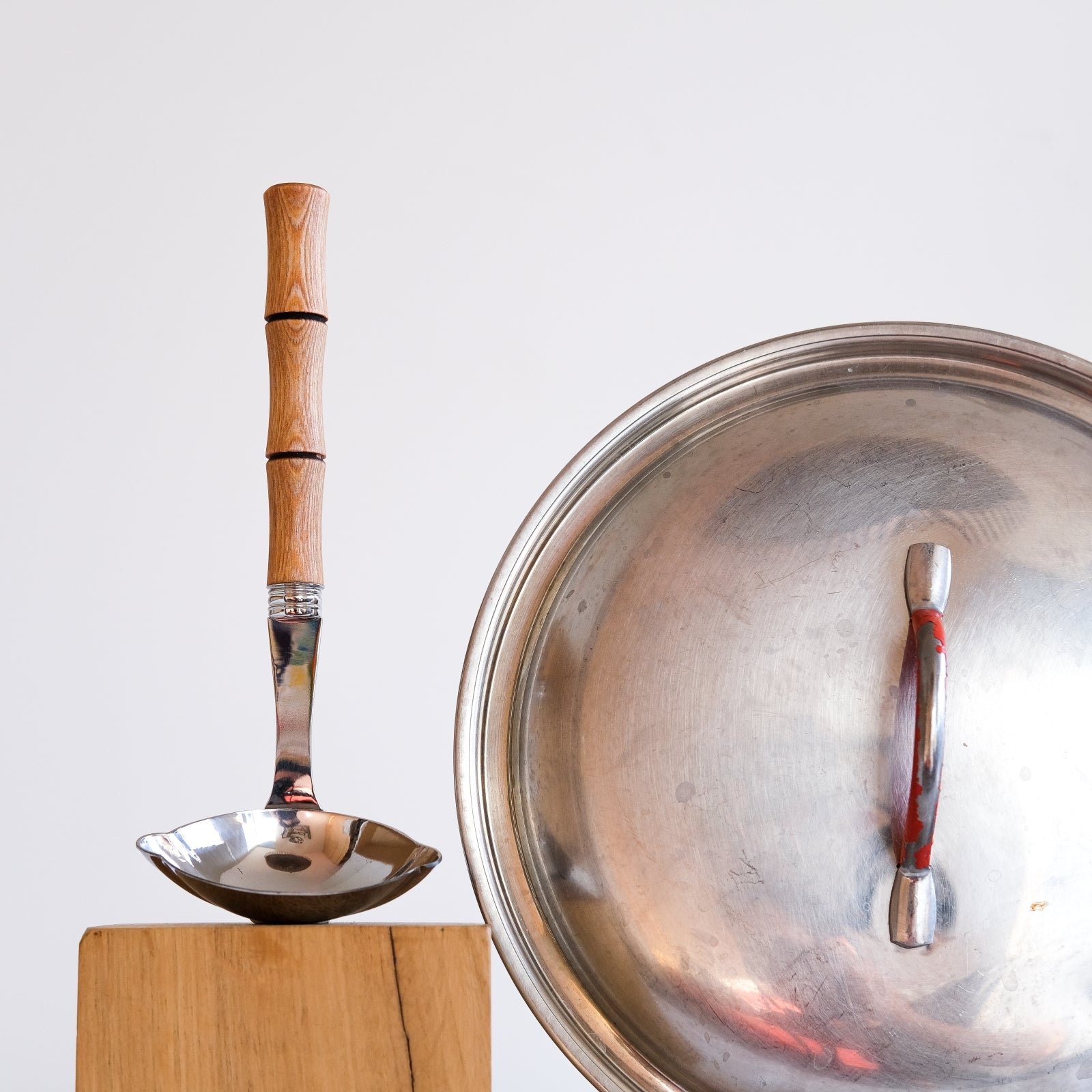 louche à sauce en bambou et bois léger pressé