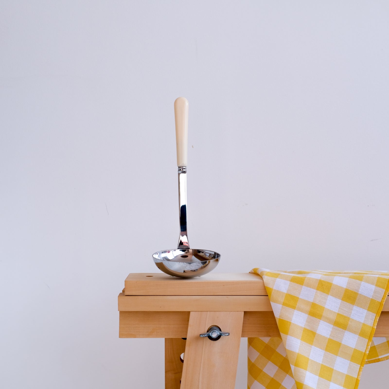 Pop unis, Ivory - Ladle