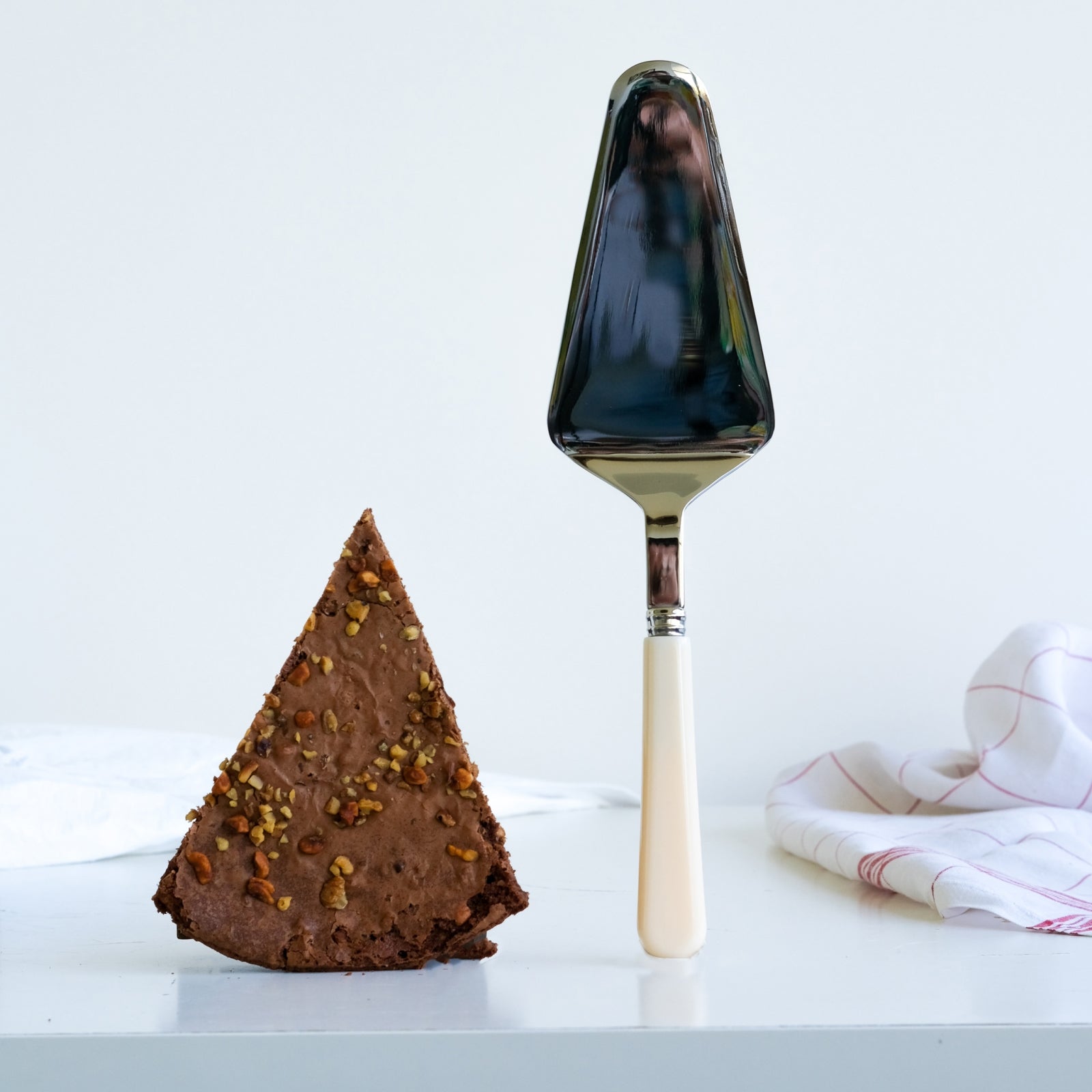 Pop unis, Ivory - Tart server