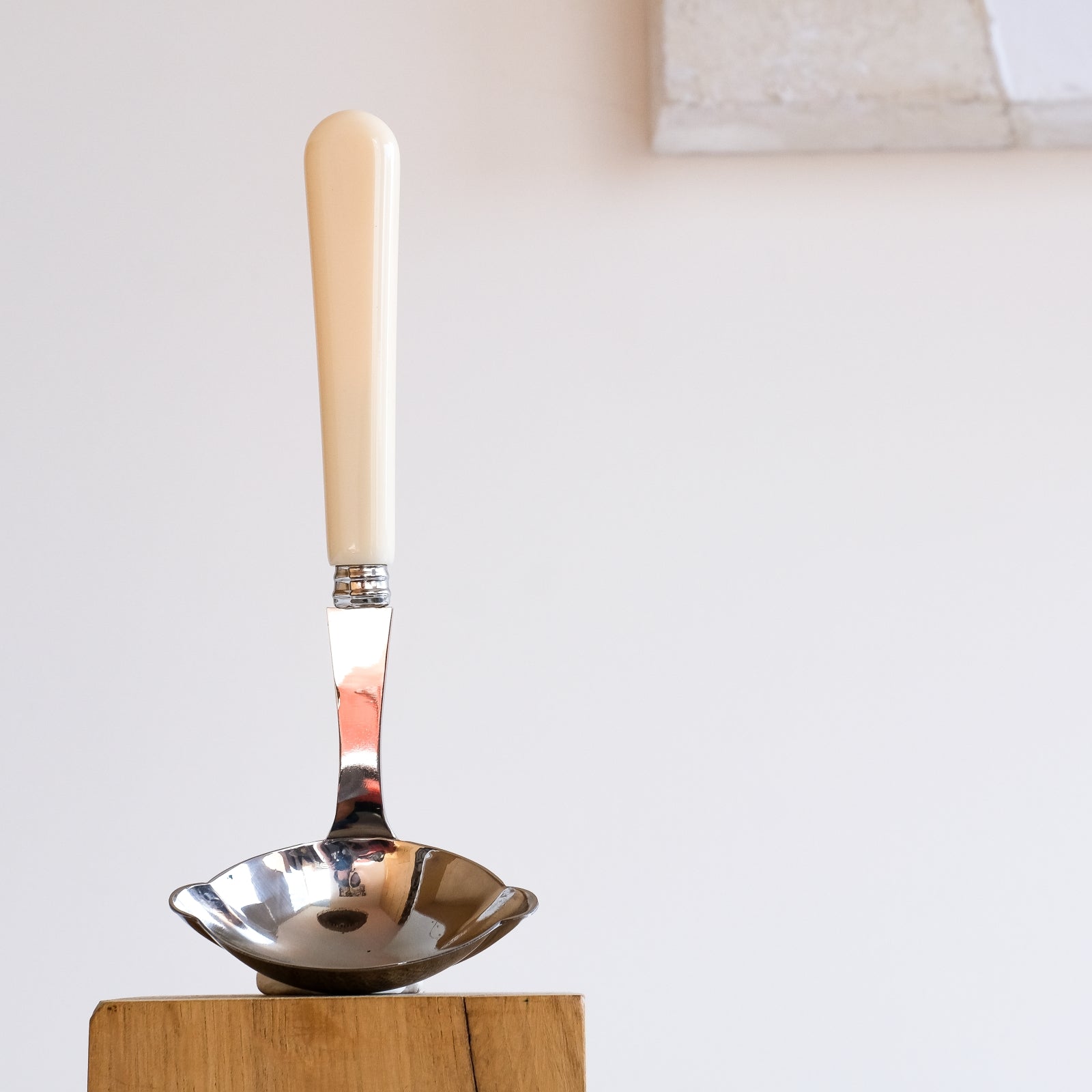 Pop unis, Ivory - Gravy ladle