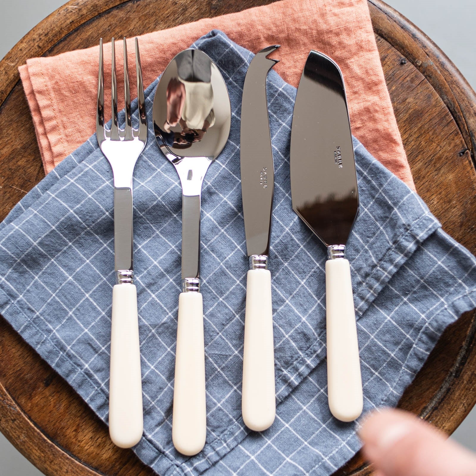 Pop unis, Ivory - Set of 4 must-have serving pieces