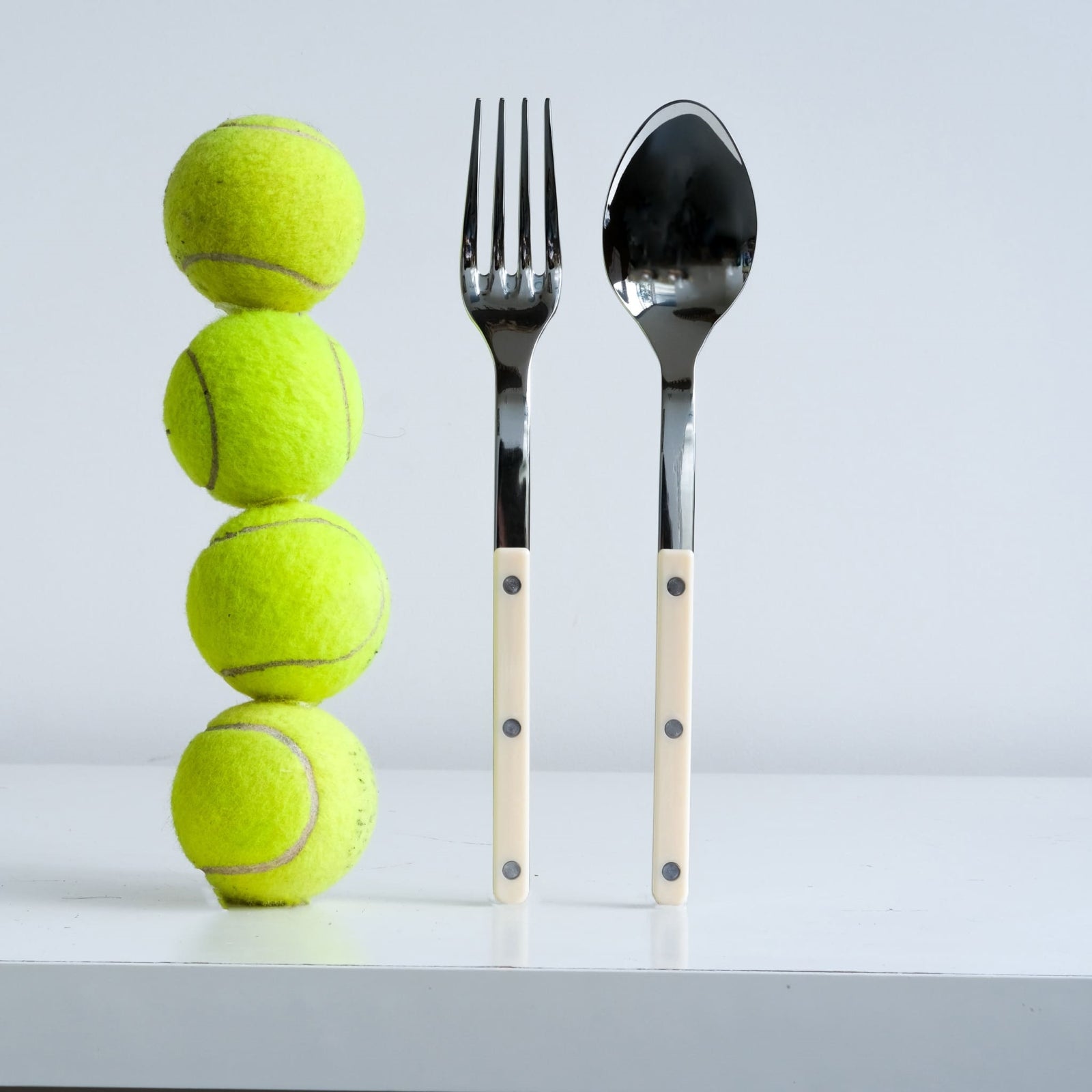 Bistrot Solid, Ivoire - Ensemble de 4 pièces de service indispensables pour Bistrot